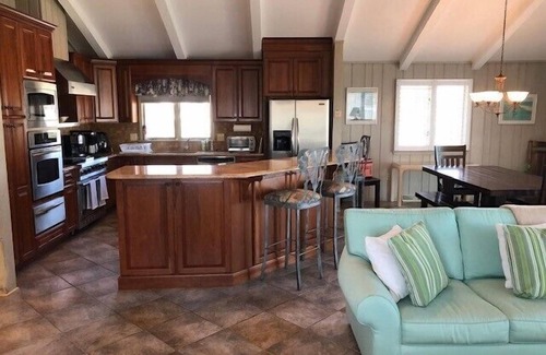 Stone Harbor House | One short block to 120th St Beach in SH - 7 Bedrooms and 5 Full Baths!