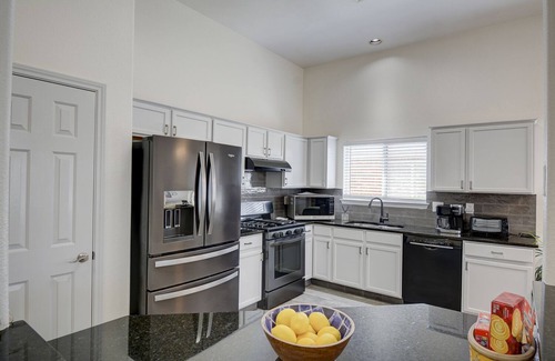 Stone Oak House | ONE STORY Sleeps 7 Golf Riverwalk Hospital Lackland BMT Graduations Six Flags
