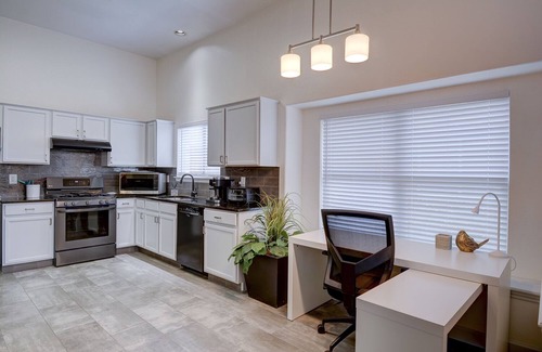 Stone Oak House | ONE STORY Sleeps 7 Golf Riverwalk Hospital Lackland BMT Graduations Six Flags