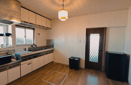 Choshi House | One-unit rental: A modern Japanese-style old minka house full of historical value. 4 minutes to the station and the sea. Pets are allowed! Popular fishing spot. Double bed & Japanese style bed, long term available.