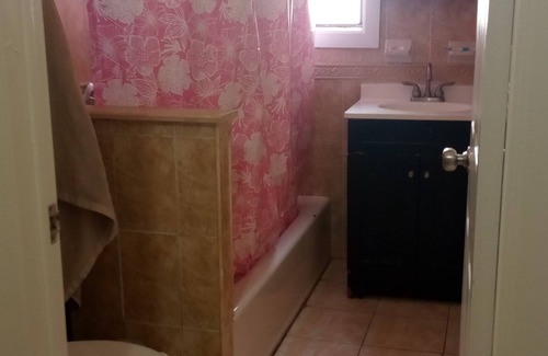 Crown Heights Apartment | One X-LRG ROOM Avail in Spacious 3 BR/2 BA Apt in Bklyn-15 Mins to Manh! A Train