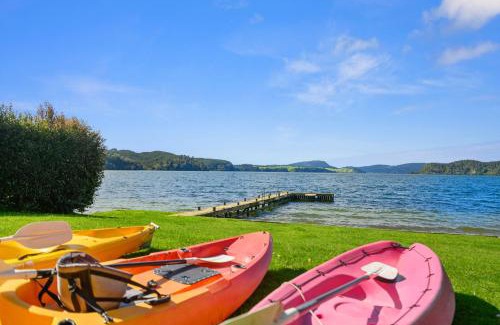 Okere Falls House | Onepoto Bay Lakehouse - Lake Rotoiti Holiday Home