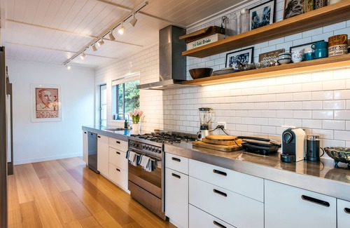 Oneroa House | ONEROA BEACHFRONT | Coast & Country | WINTER DEAL - Stay for 3, Pay for 2