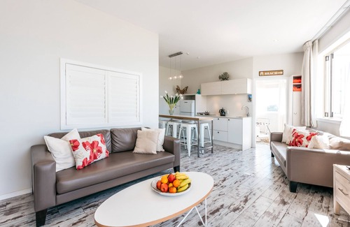 Oneroa Apartment | ONEROA CENTRAL | Coast & Country | WINTER DEAL - Stay for 3, Pay for 2