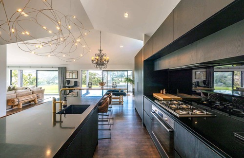 Oneroa House | Oneroa Olive Estate | Stay Waiheke