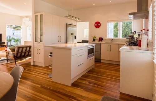 Oneroa House | Oneroa Village, 5 mins to Oneroa beach, Restaurants & Shops | Be My Guest