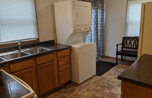 Bismarck House | ONLY 1 mi to Cap. & Both Hosp-Cozy 2 Bed Home