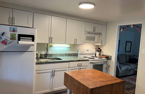 South Bend House | Only 1000/night & 2 miles from ND stadium. Pet Friendly!