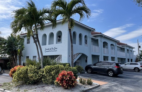 Lauderdale-by-the-Sea Condo | Only 150 yards to the beach., King Bed , Heated pool 1BR 1BATH