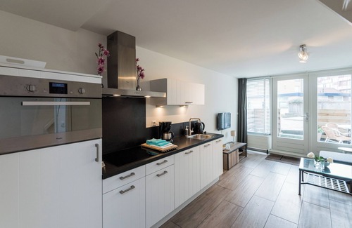 Bergen aan Zee Apartment | Only 200 m from the beach, pretty apartment with terrace, balcony and parking space