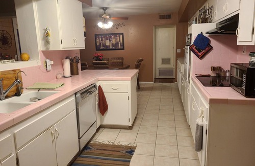 Sun City House | Only 4.8 miles from State Farm- Cardinals- stadium. Lovely 2+ bedroom home