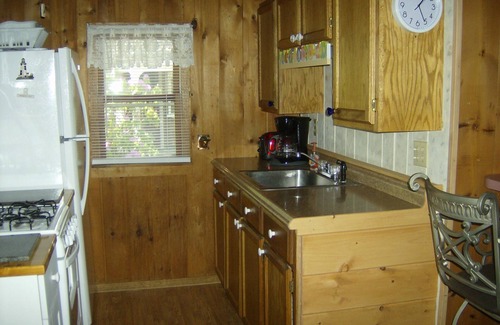 South Yarmouth Cottage | Only 400 steps to beautiful beaches!