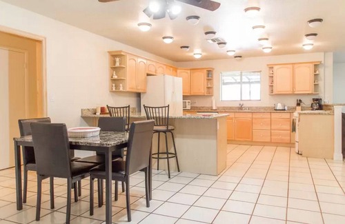 Paradise House | Only 5 Miles from Las Vegas Blvd,no Freeway.