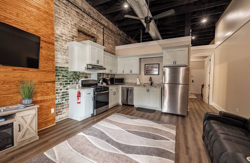 Laurel Apartment | Only Groundfloor access Airbnb Downtown Laurel - G