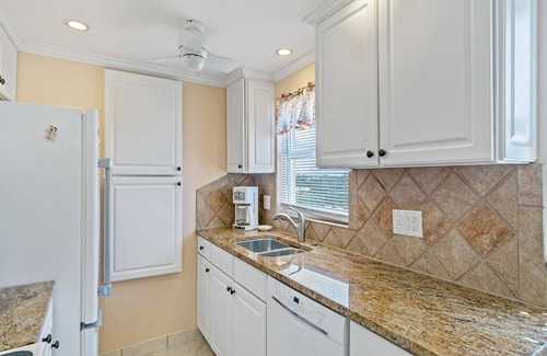 Venice Condo | Only steps from the Beach