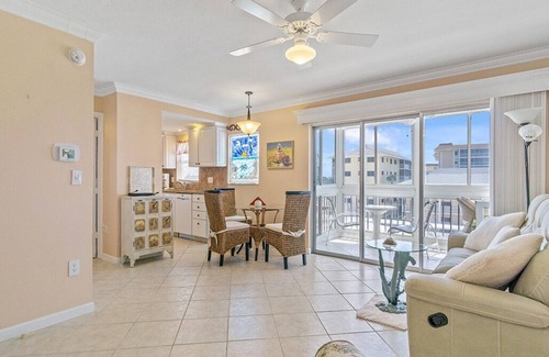 Venice Condo | Only steps from the Beach