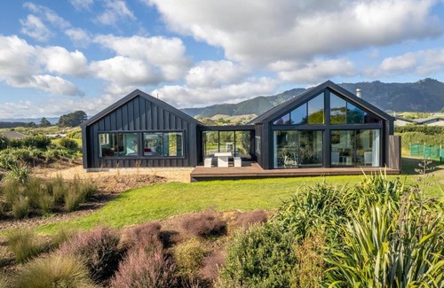 Peka Peka House | Ono