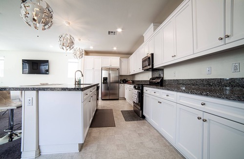 Ontario House | Ontario Cozy 5B/4Ba House/10 Guest/Great location