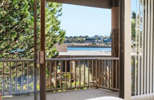 Marina del Rey Apartment | Onyx Oasis - Bold Marina 2BR Gem Indoor fireplace Water view