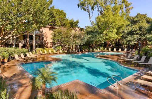 Marina del Rey Apartment | Onyx Oasis - Bold Marina 2BR Gem Indoor fireplace Water view