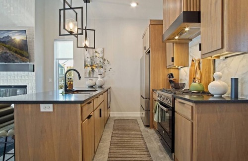 Edmond House | ONYX@TheLark | Designer Edmond Oasis