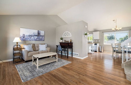 Castle Rock House | Open Bright Home in Central Castle Rock - 30+ Day Minimum