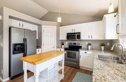 Castle Rock House | Open Bright Home in Central Castle Rock - 30+ Day Minimum