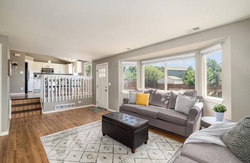 Castle Rock House | Open Bright Home in Central Castle Rock - 30+ Day Minimum