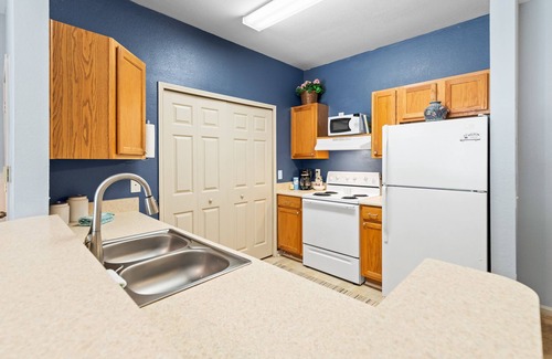 Auburn House | Open Concept AU Townhome w/Pool! Pets Welcome!