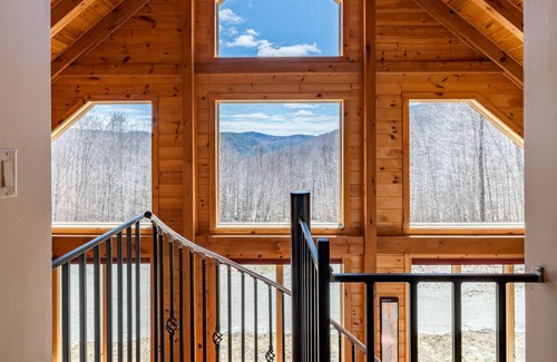 Plymouth House | Open concept chalet w/gorgeous views at the Great Roaring Brook @cozychalet vt