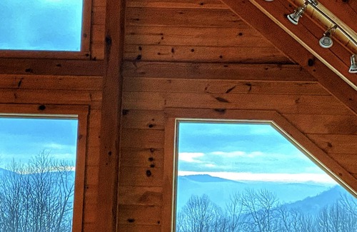 Plymouth House | Open concept chalet w/gorgeous views at the Great Roaring Brook @cozychalet vt