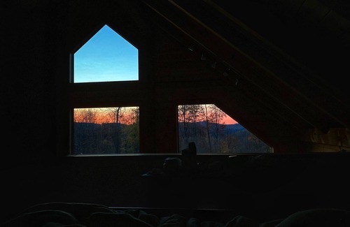 Plymouth House | Open concept chalet w/gorgeous views at the Great Roaring Brook @cozychalet vt