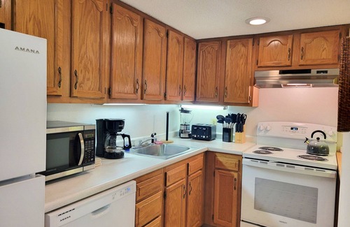 Lincoln House | Open concept, deck, fireplace, AC, pet-friendly, near Loon. C6301 by LRS