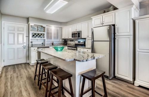 Holiday Isle Condo | OPEN CONCEPT FLOOR PLAN, LARGER THAN A STANDARD 1 BEDROOM! 1 FREE BEACH CHAIR SE