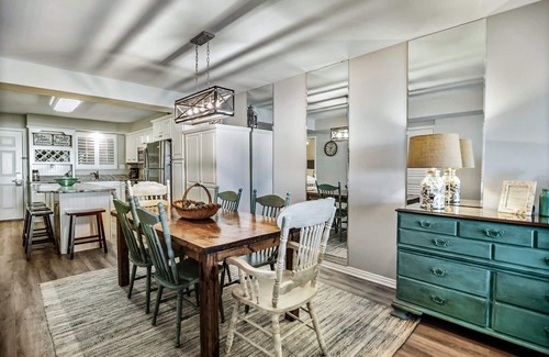 Holiday Isle Condo | OPEN CONCEPT FLOOR PLAN, LARGER THAN A STANDARD 1 BEDROOM! 1 FREE BEACH CHAIR SE