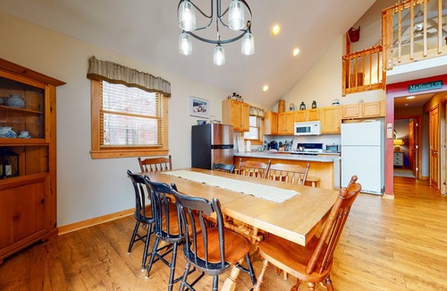 Eidelweiss Village House | Open concept home close to the beach with gas fireplace and deck