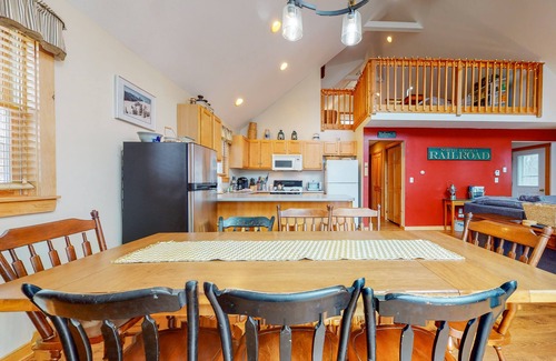Eidelweiss Village House | Open concept home close to the beach with gas fireplace and deck