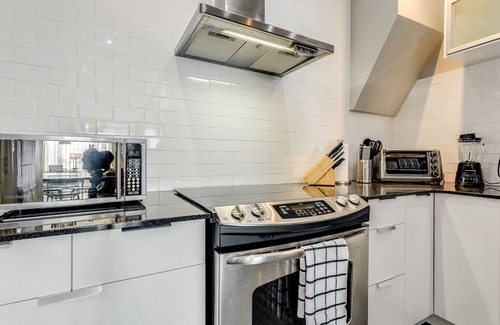 Palmerston Apartment | Open Concept Modern Little Italy Home