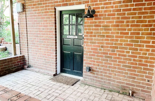 Miller Southside Apartment | OPEN for VT Football 2025! Steps to Lane Cozy 2 bed Blacksburg Apartment