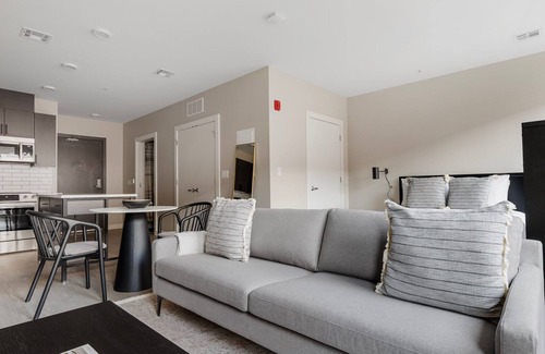 East Cambridge Apartment | Open Kendall Square Studio w/Gym, W/D & Rooftop, by Blueground