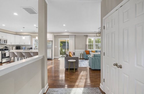 West Falls Church House | Open living to gather together w/bright & colorful, and 11 miles to DC