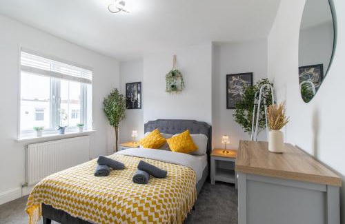 Southsea House | Open Mind Property - Luxury 3 Beds & Free Parking