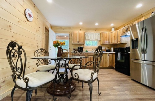 Hot Springs Cabin | Open! New Mountain Cabin, Privacy, Wildlife, Sunsets! Watch the Seasons Change