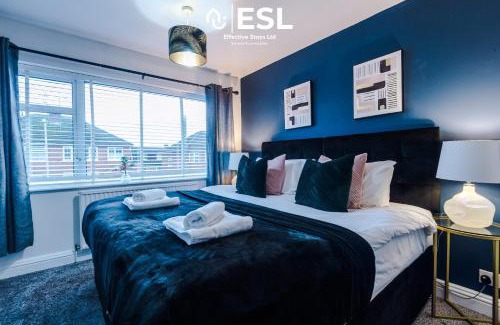 Blacon House | Open Plan - 3 Bedroom House - Garden and Outdoor Seating - Driveway Parking - Short Drive to City Centre