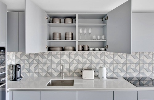 Cripplegate Apartment | Open plan Barbican 1BR, by Blueground