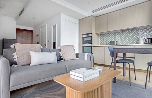 Hoxton West Apartment | Open Plan Old Street 1BR w/Balcony, near Tube, by Blueground