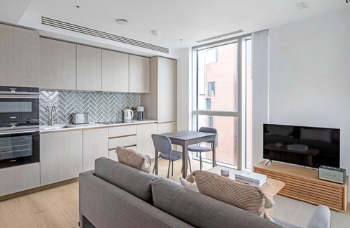 Hoxton West Apartment | Open Plan Old Street 1BR w/Balcony, near Tube, by Blueground