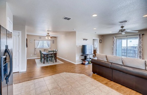 West San Antonio House | *OPEN*POOL/PARK-SEAWORLD/SIXFLAGS/Lackland/shopping *EXTREMELY CLEAN*