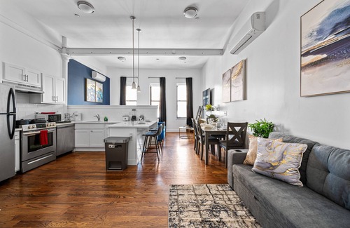 Downtown Newark Apartment | Open space lux studio 20 mins to NYC