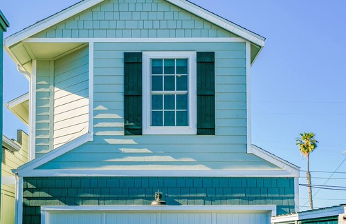 Sunset Cliffs Cottage | Open, sunlit condo with ocean glimpses, fast WiFi, central A/C, & a full kitchen